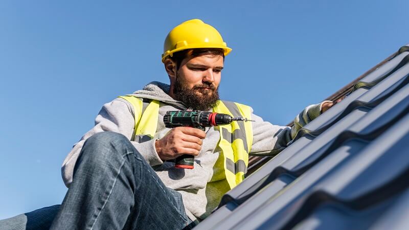 Expert Tips to Hire the Right Roofing Contractor