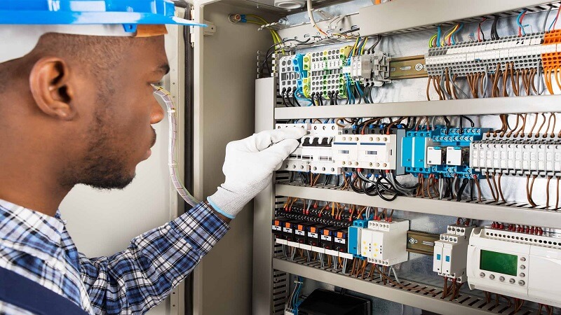 How Homeowners Typically Go About Finding a Reliable Local Electrician