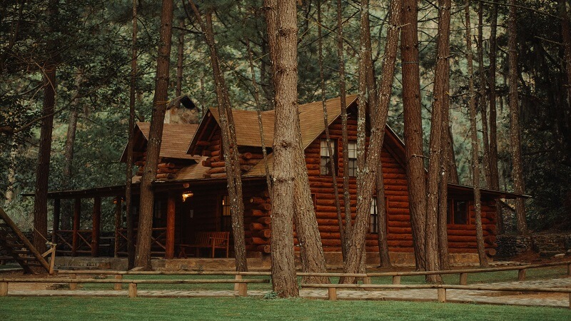 What to Consider When Replacing Windows in a Log Cabin
